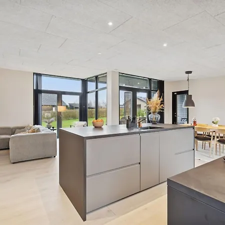 Emelina - 300m From The Sea By Interhome Semesterbostad