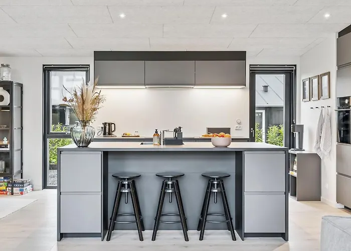 Semesterbostad Emelina - 300m From The Sea By Interhome