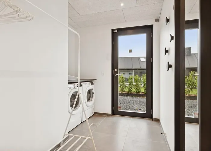 Semesterbostad Emelina - 300m From The Sea By Interhome